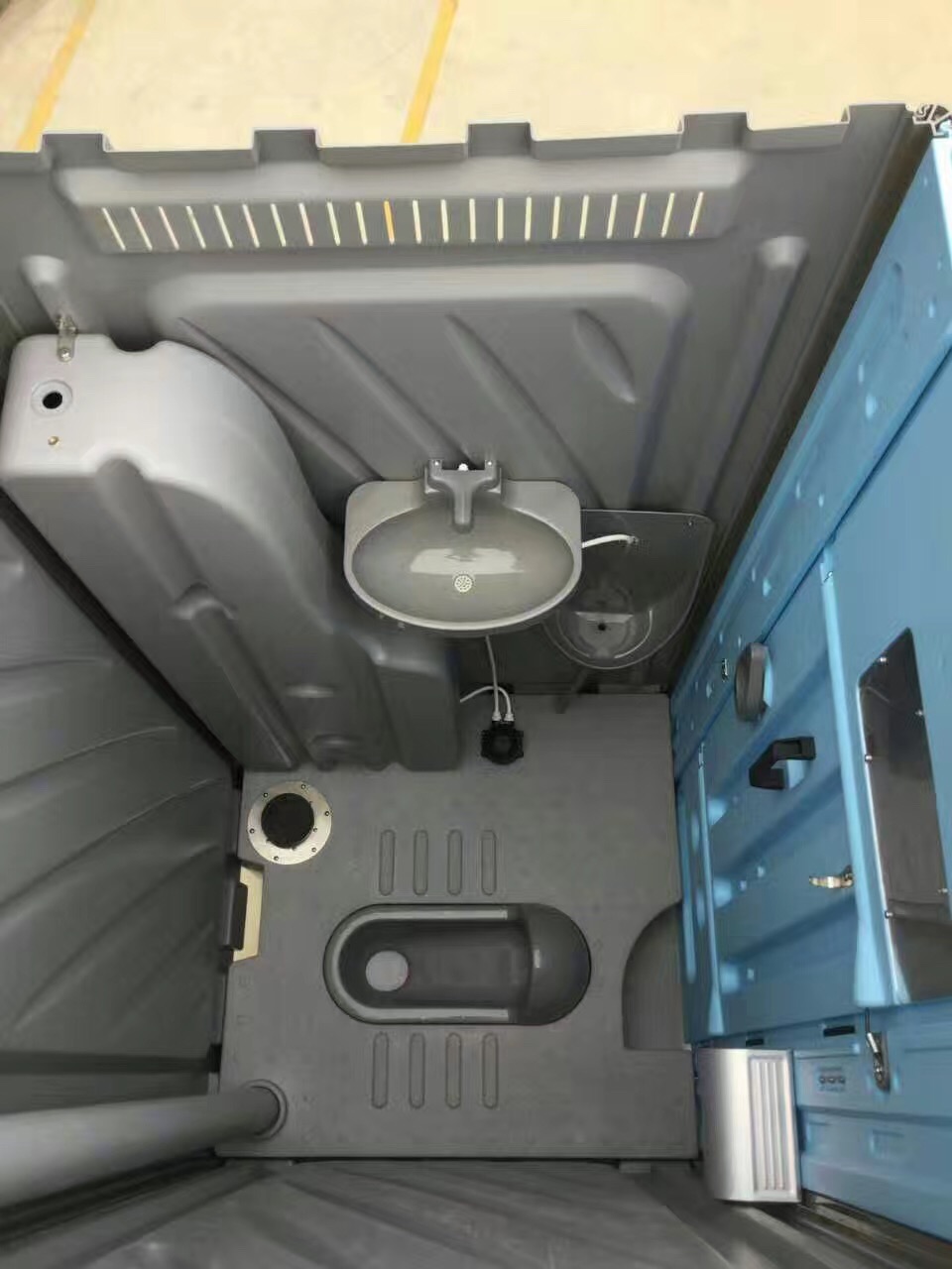 豪華水沖型廁所